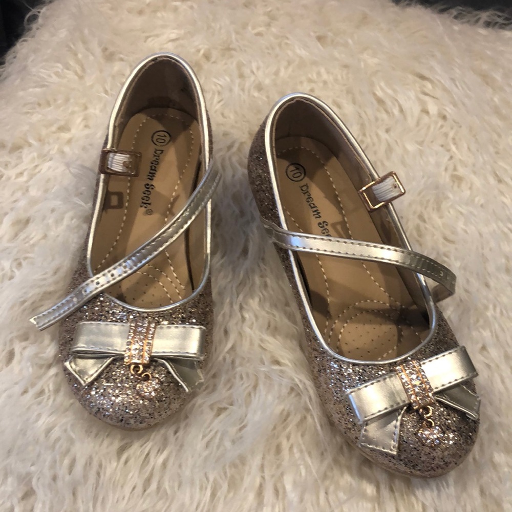 EUC sz 10 gold glitter Mary Jane style heels